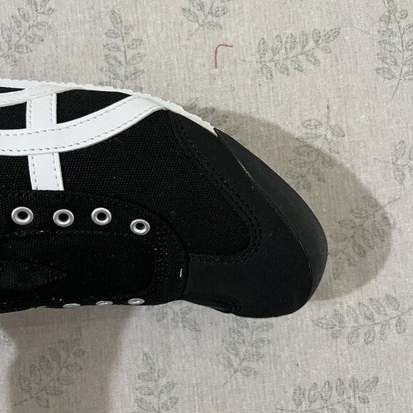 Onitsuka Tiger By Asics Black Canvas Laceless Shoes - Picture 2 of 6